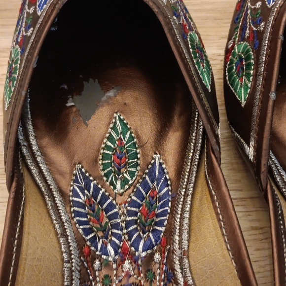 Embroidered Jutti - Picture 5 of 9